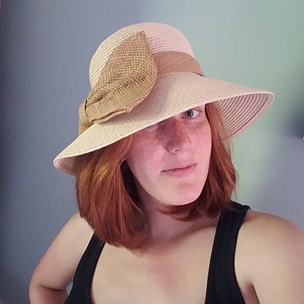 Beautiful Bow hat! - Picture 5 of 5